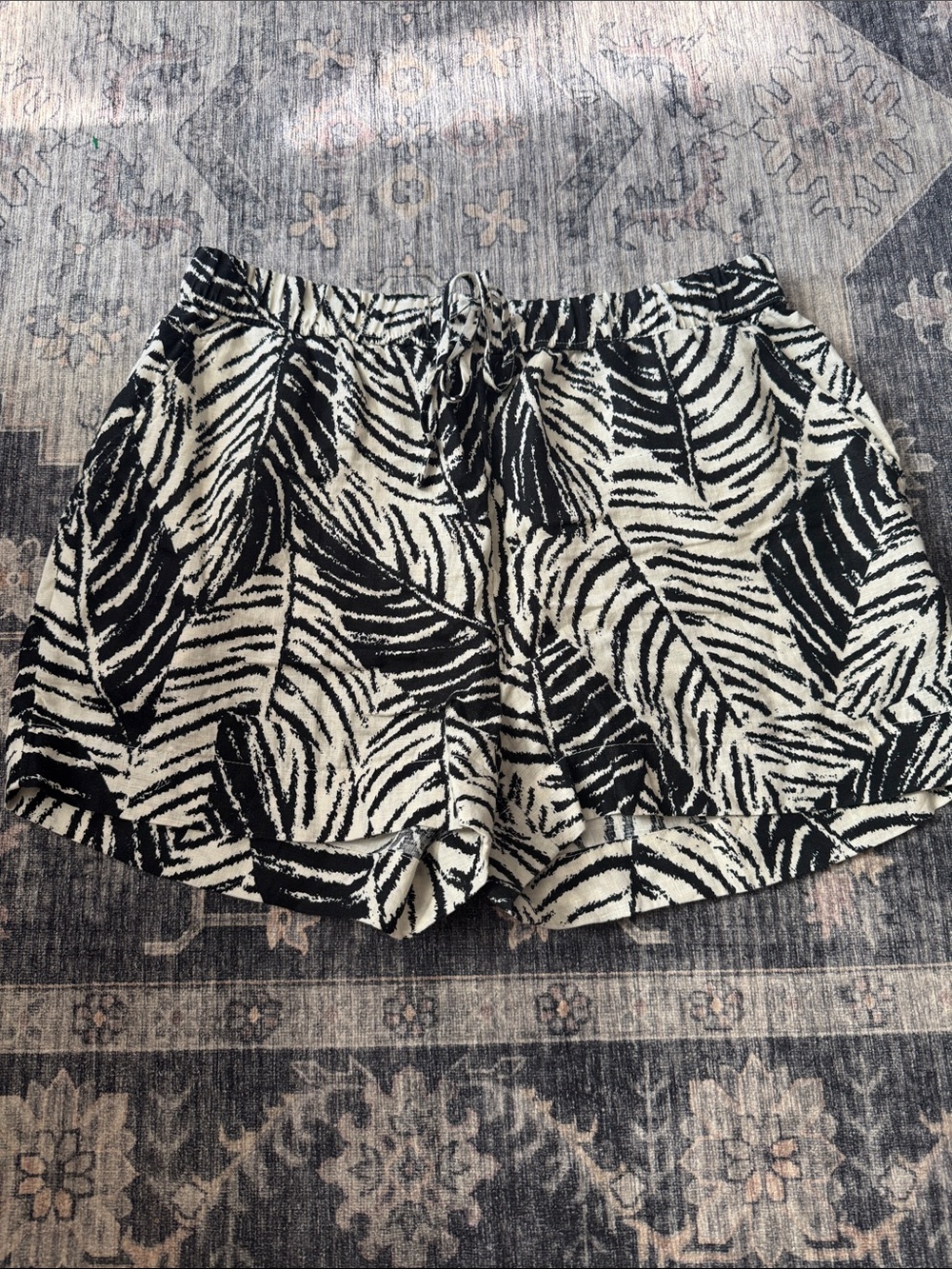 Cynthia Rowley Black & White Leaf-Print Drawstring Bermudas